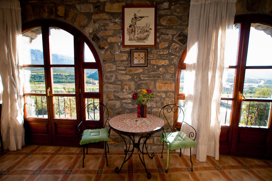 Hotel Villa Romanica Ainsa Exterior photo
